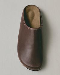 MINIMALISTISCHE LEREN CLOGS