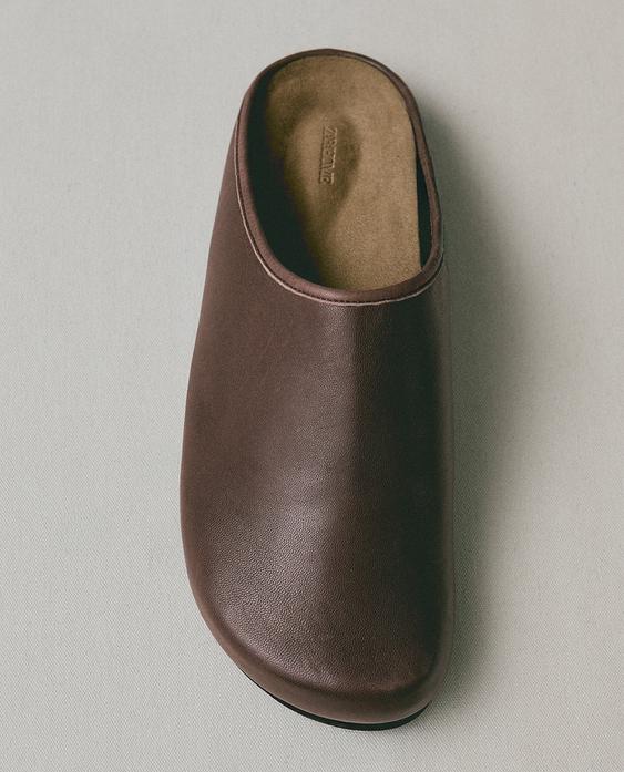 MINIMALIST LEATHER CLOGS