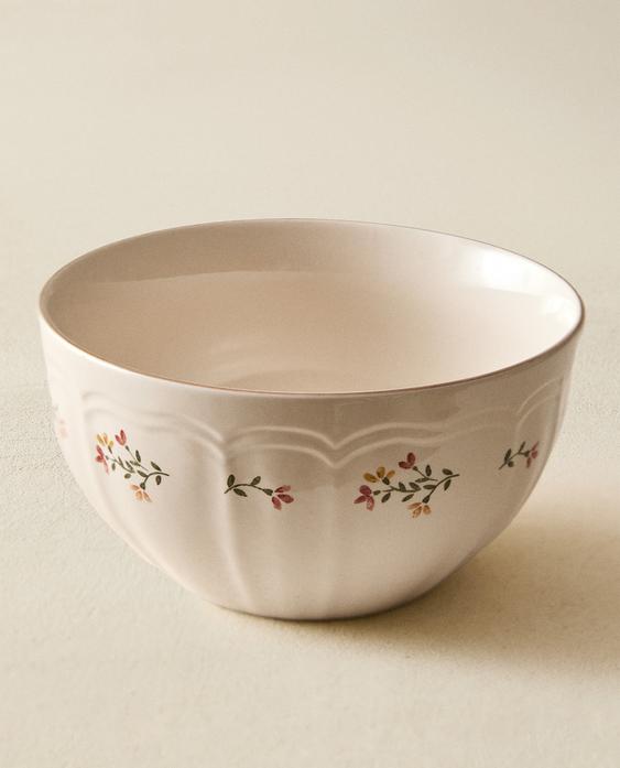 وعاء بورسلان بأزهار