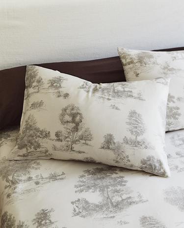 SATYNOWA POSZEWKA NA PODUSZKĘ TOILE DE JOUY