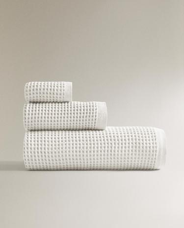 WAFFLE-KNIT COTTON BATH TOWEL