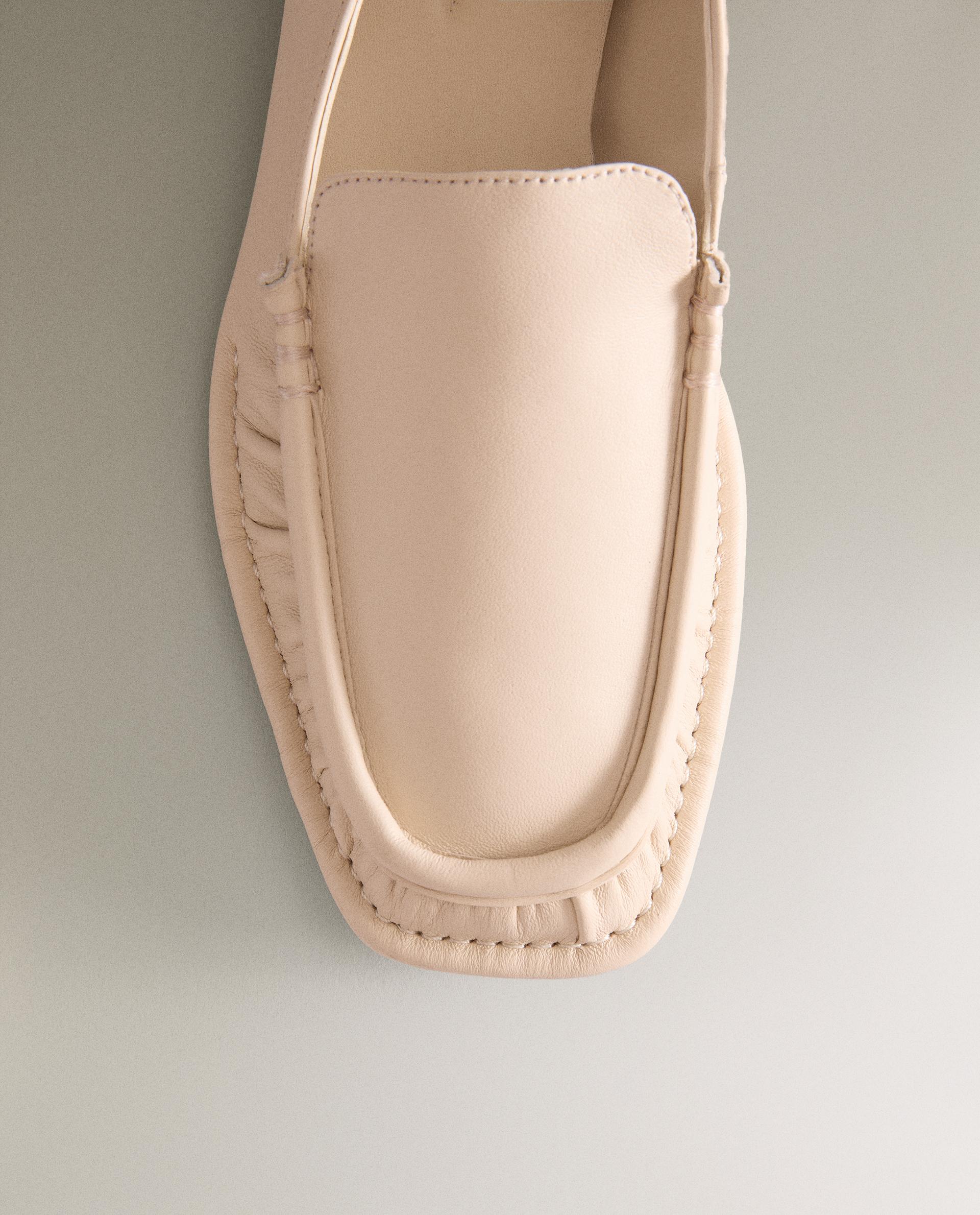 LEATHER LOAFERS WITH DETAIL