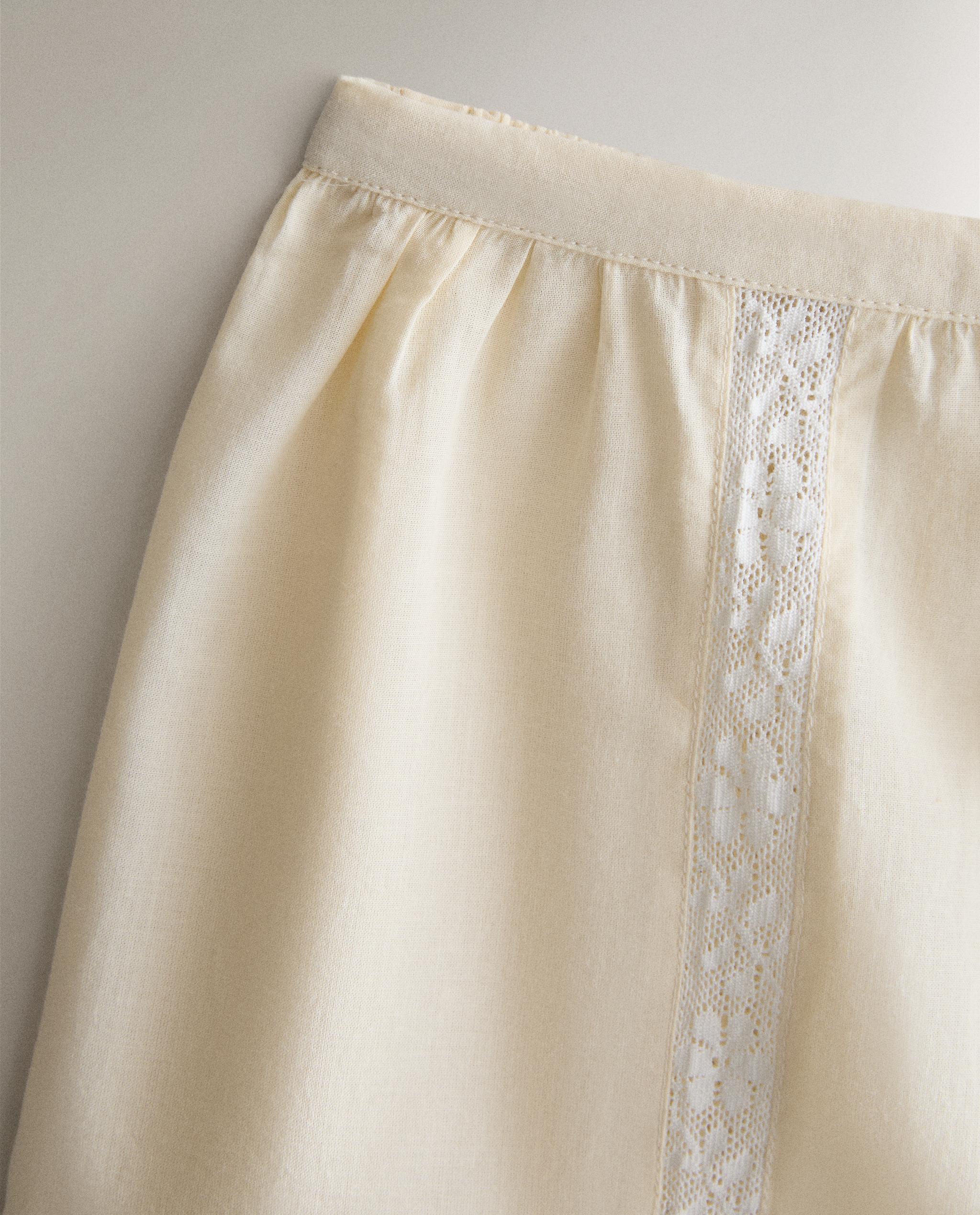EMBROIDERED COTTON SHORTS WITH LACE product thumbnail 2