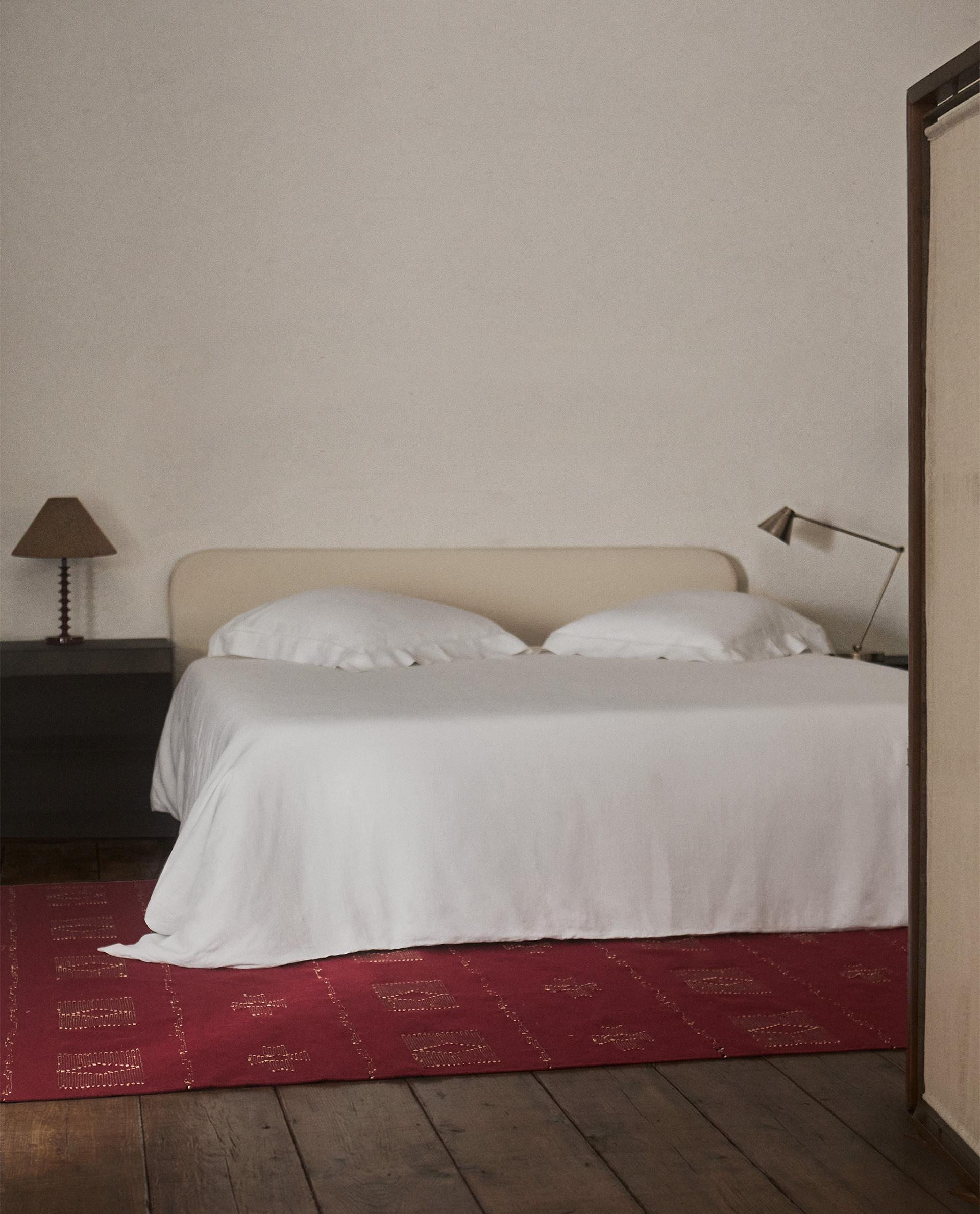 PUSSILAKANA PÄÄRMEPISTOILLA PELLAVAA PUSSILAKANA PÄÄRMEPISTOILLA PELLAVAA