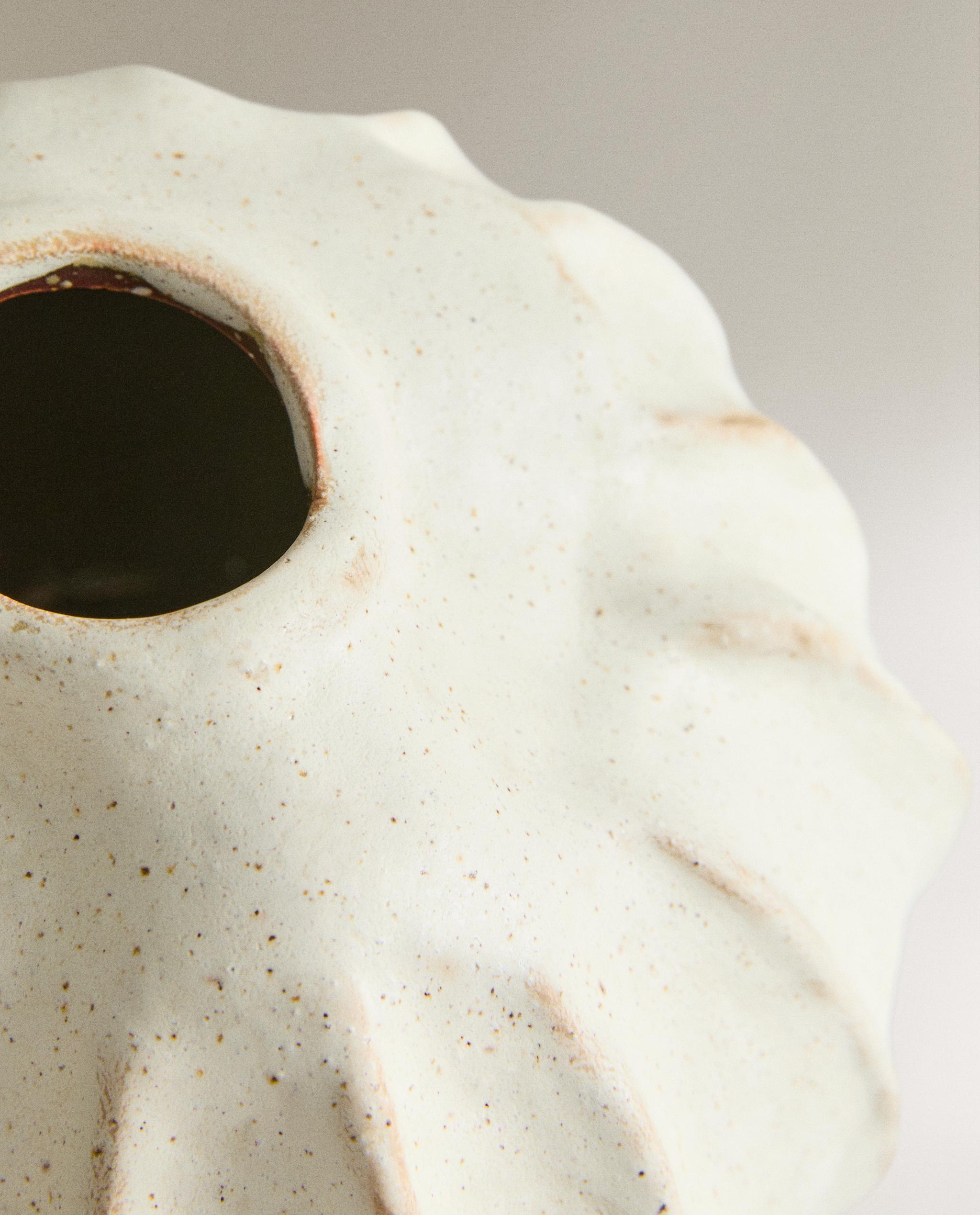 DECORATIVE ROUND CERAMIC VASE product thumbnail 5