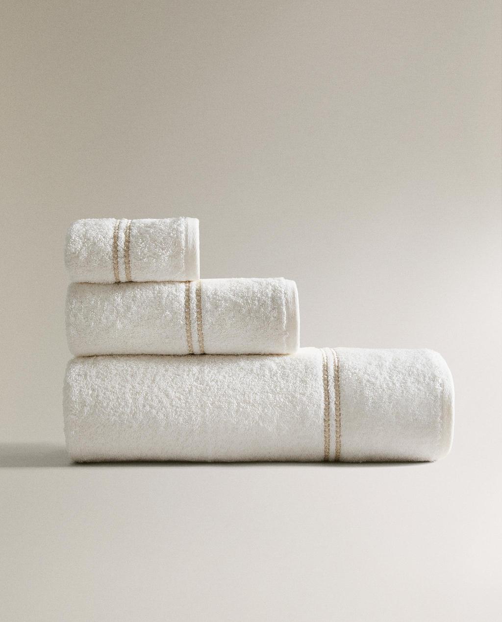 BATH TOWEL WITH CHAIN BORDER