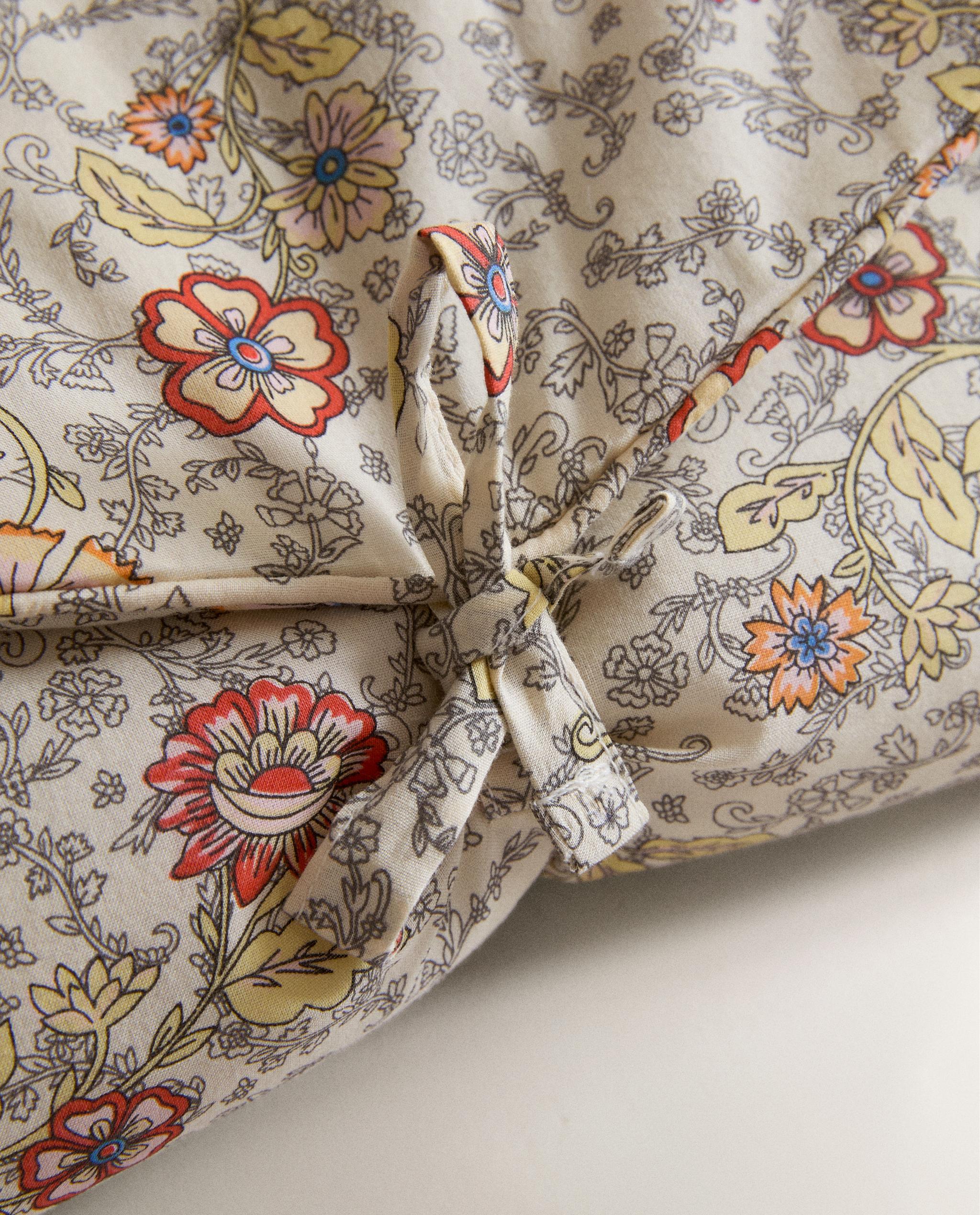 PORTABLE FLORAL BABY CHANGING MAT product thumbnail 6