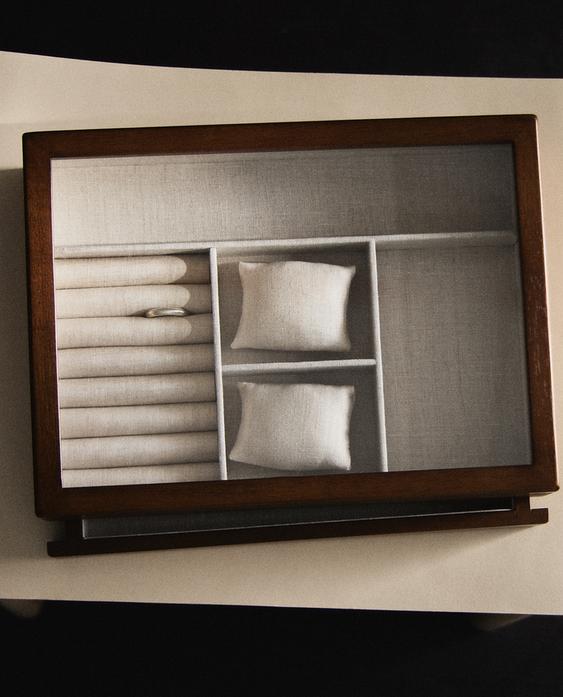 MEDIUM WOODEN JEWELLERY BOX MEDIUM WOODEN JEWELLERY BOX