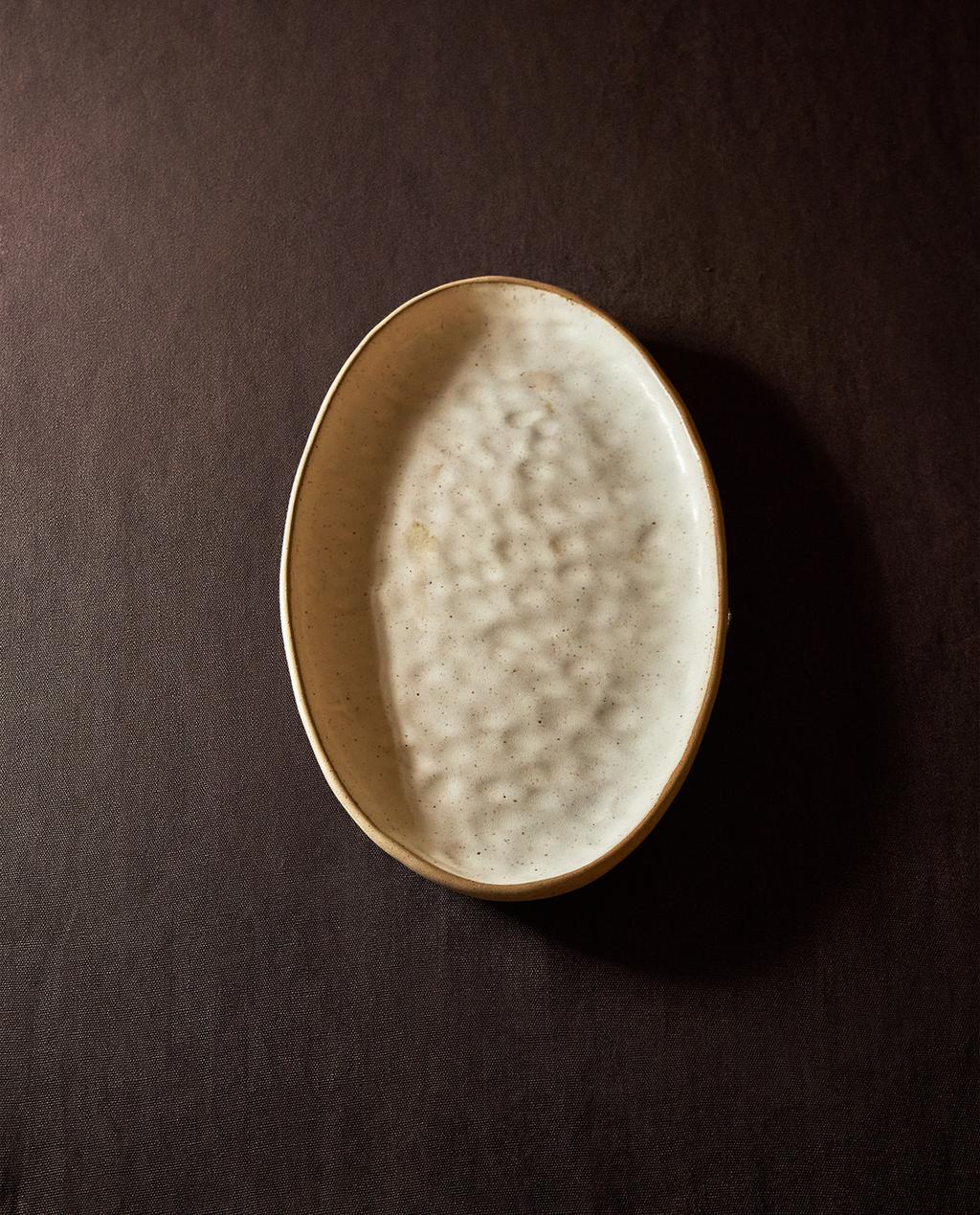 TEXTURED OVAL SERVING DISH