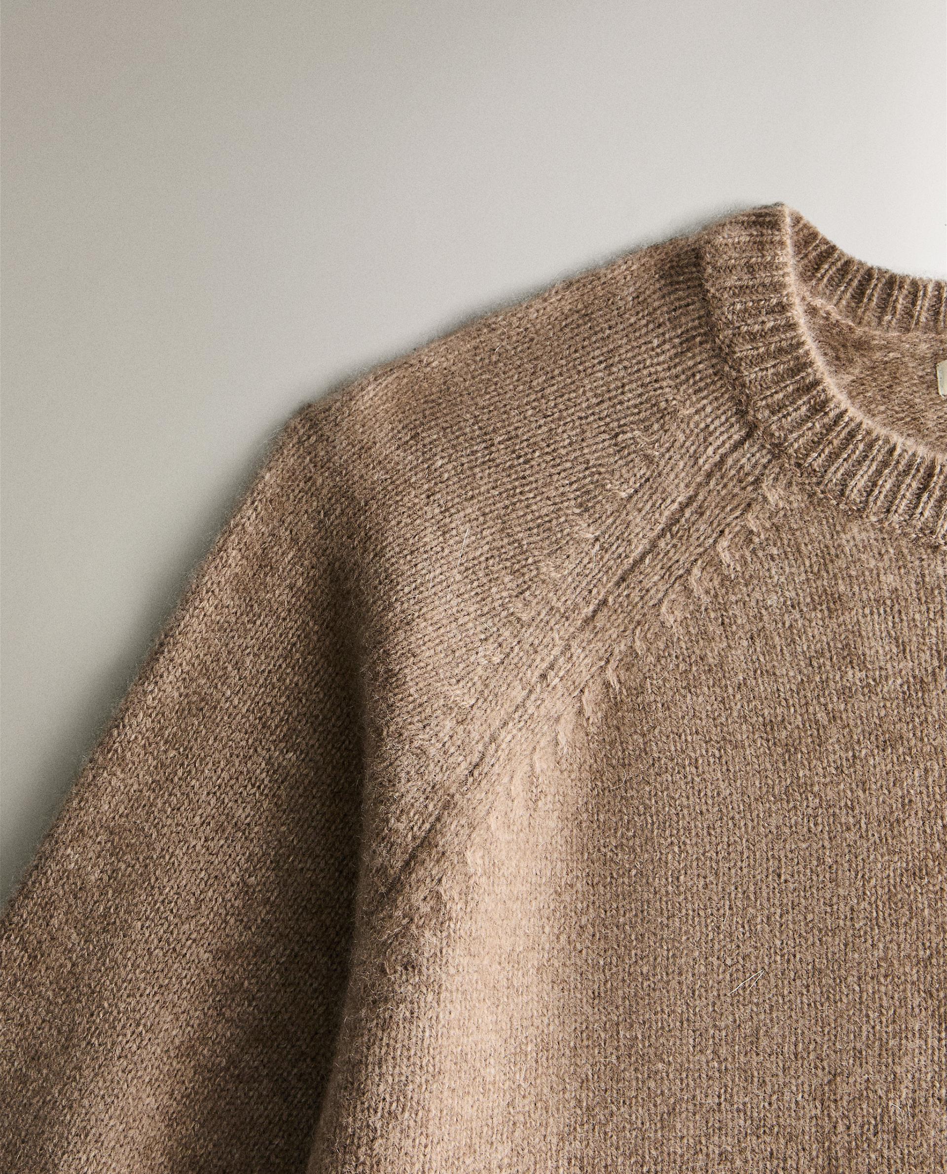 CASHMERE SWEATER