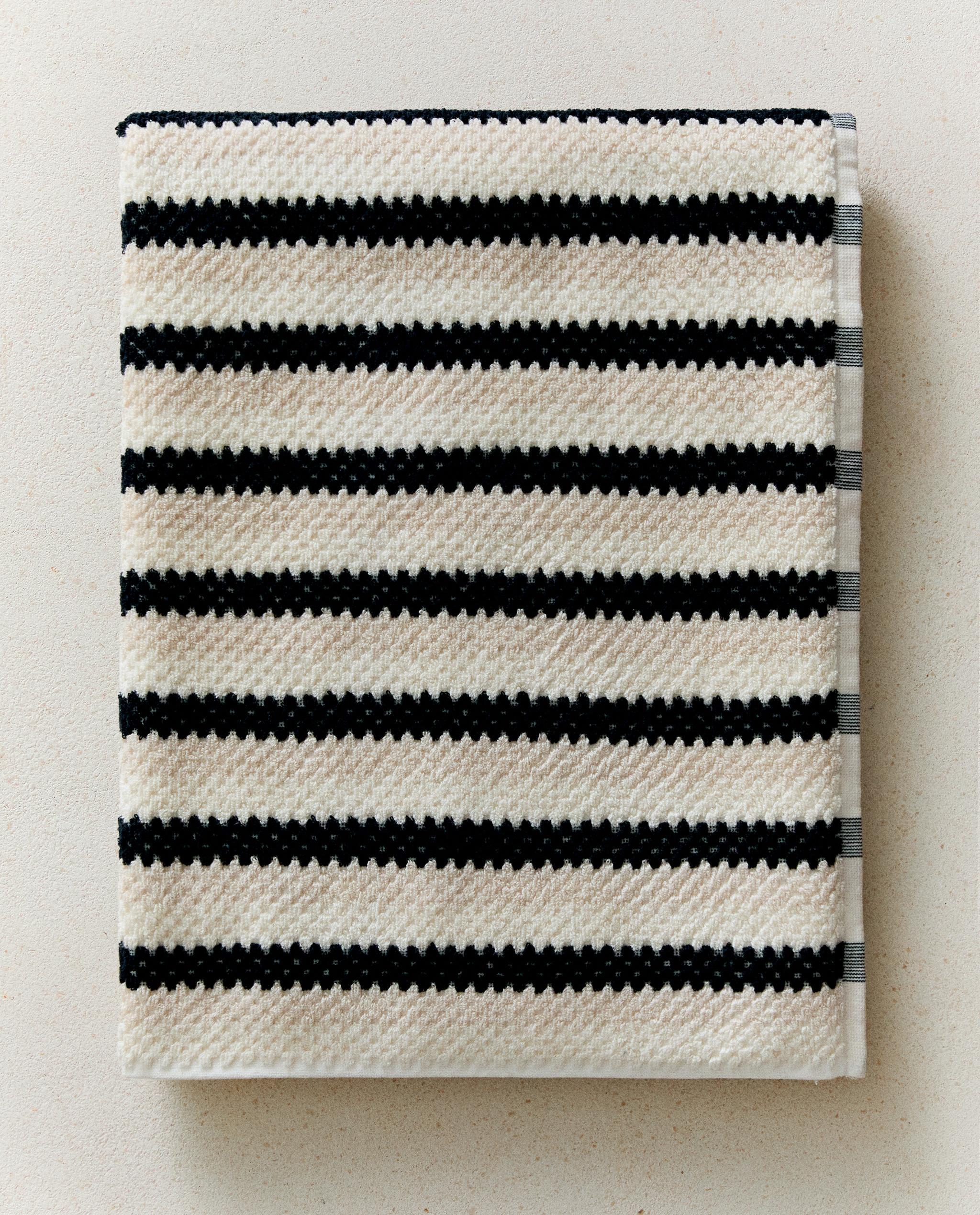 GEOMETRIC JACQUARD BATH TOWEL product thumbnail 7