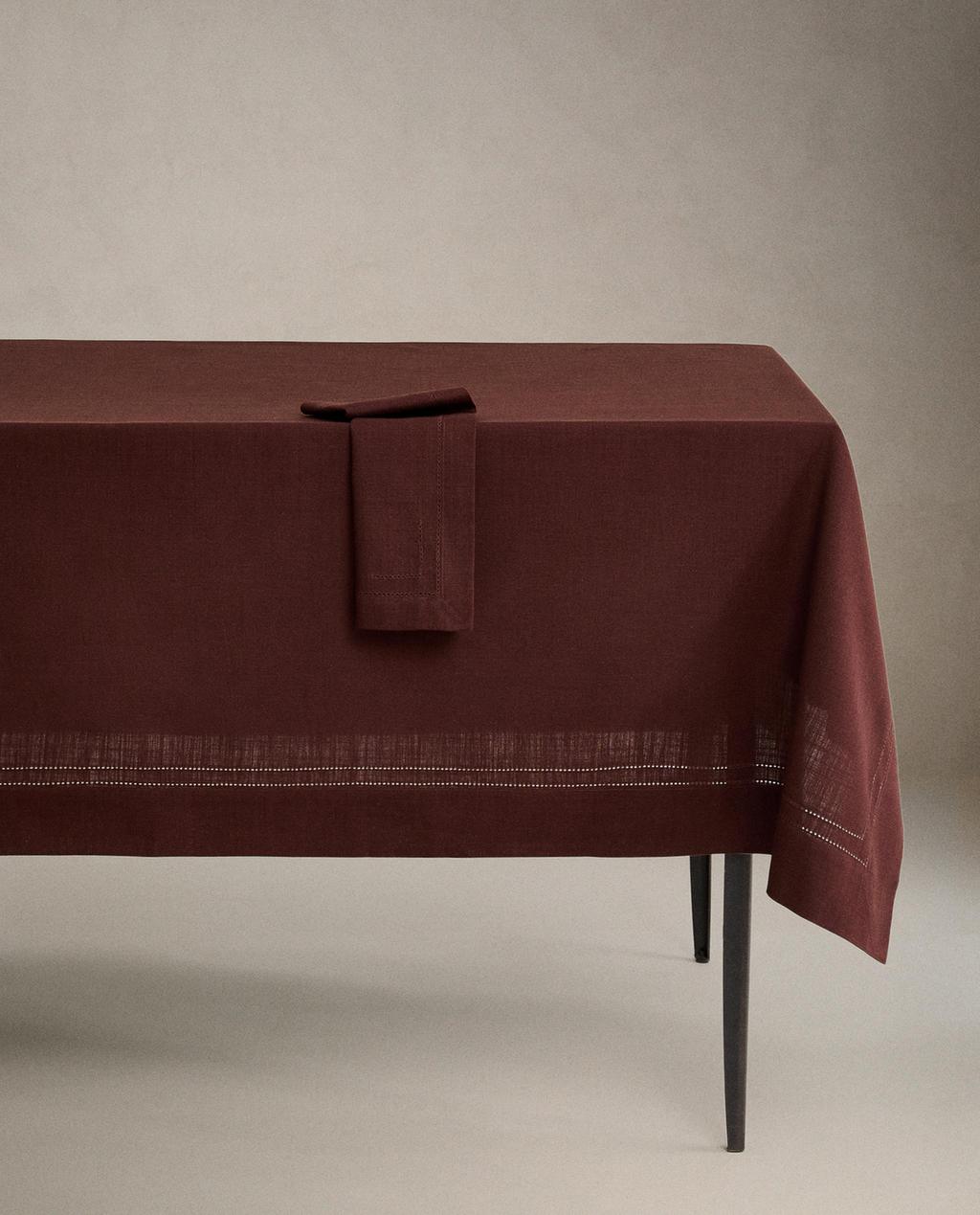 TOALHA DE MESA DE ALGODÃO COM ELEMENTO DECORATIVO TOALHA DE MESA DE ALGODÃO COM ELEMENTO DECORATIVO