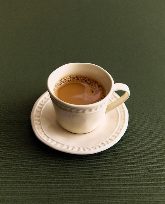 فنجان وطبق قهوة خزف حجري بارز