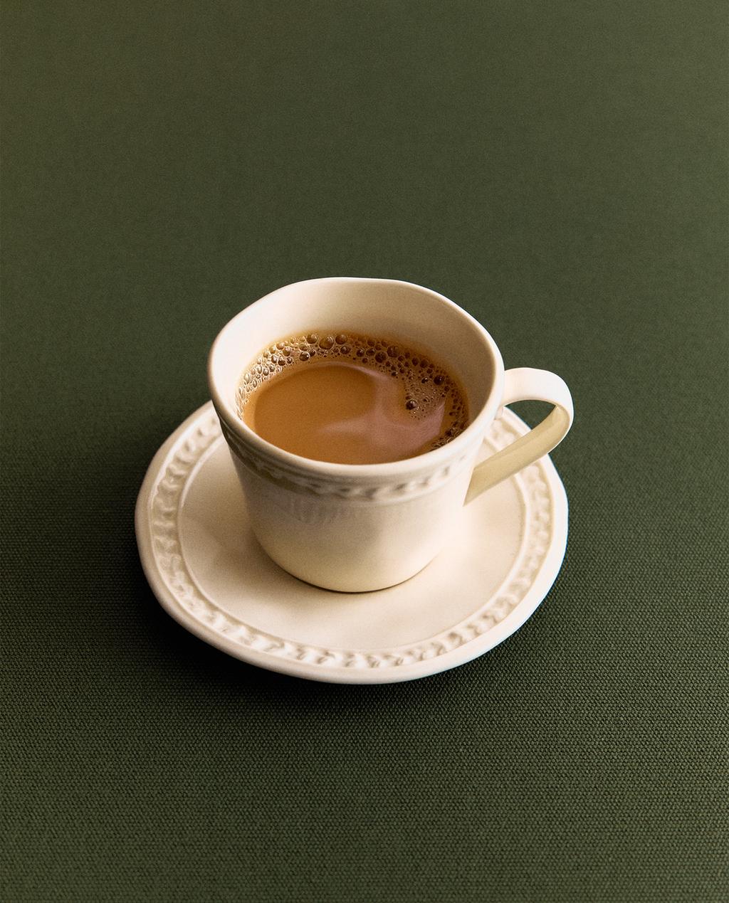 TAZA DE CAFÉ Y PLATO RELIEVE GRES