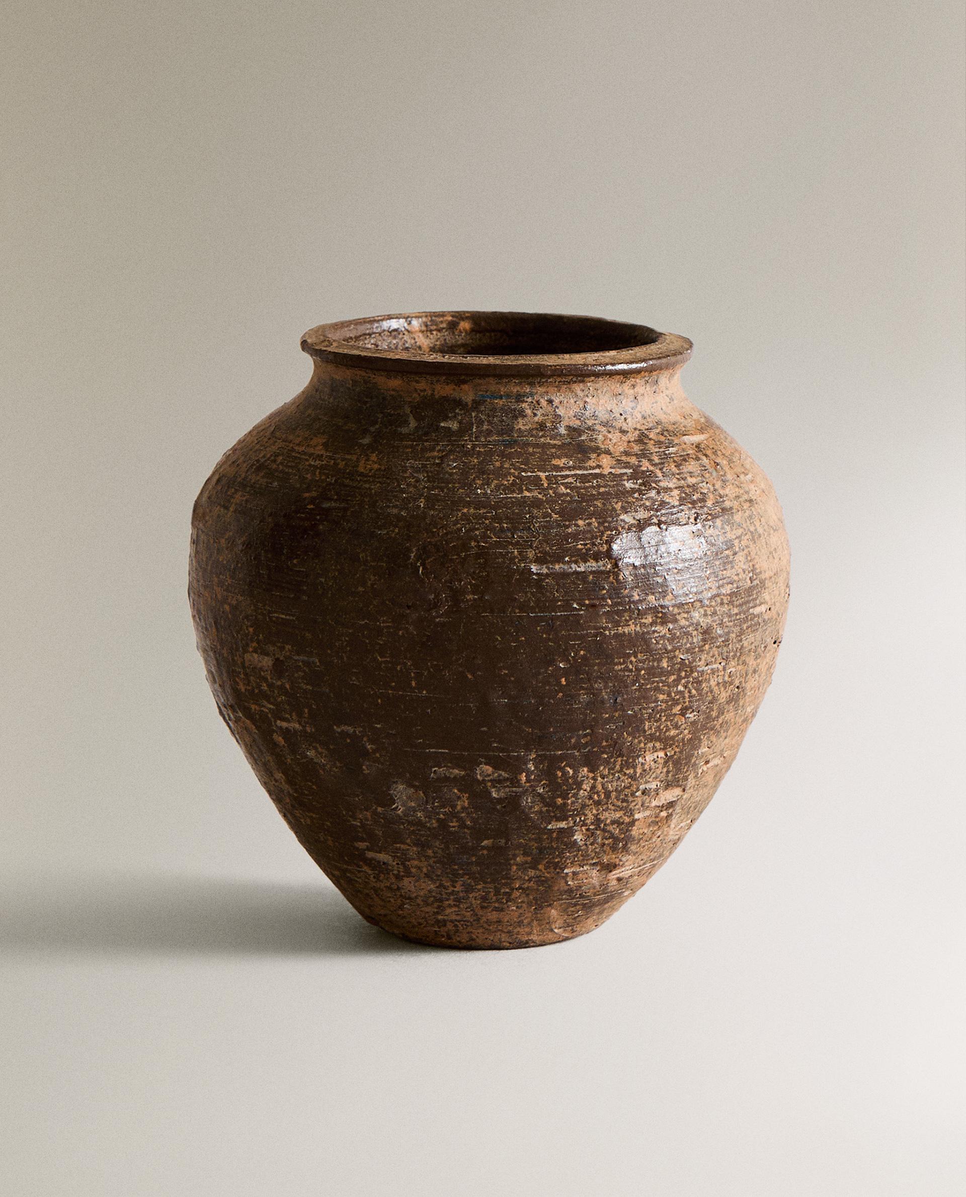 SMALL TERRACOTTA VASE