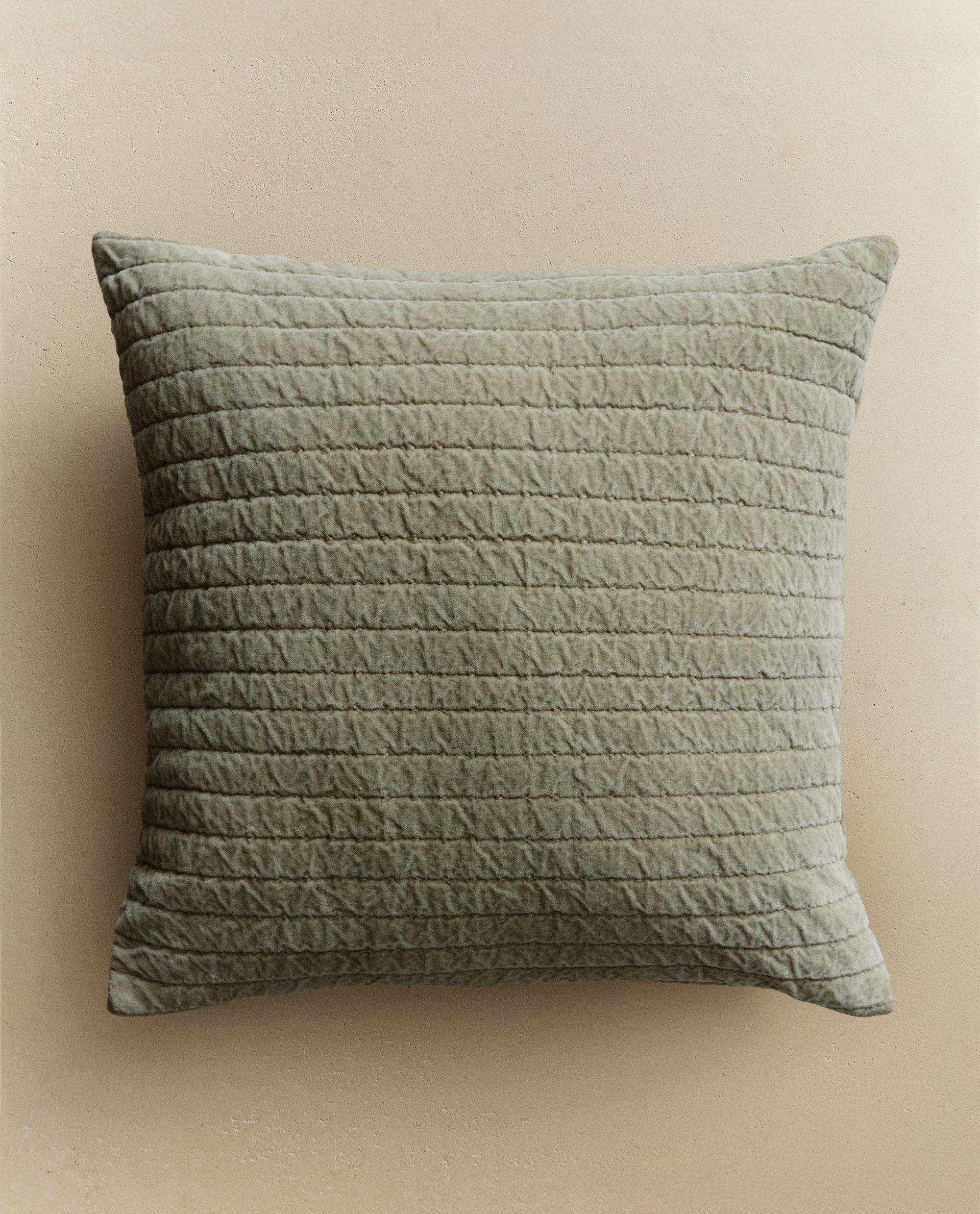 ソファとリビングルームの装飾クッション | Zara Home 日本/Japan