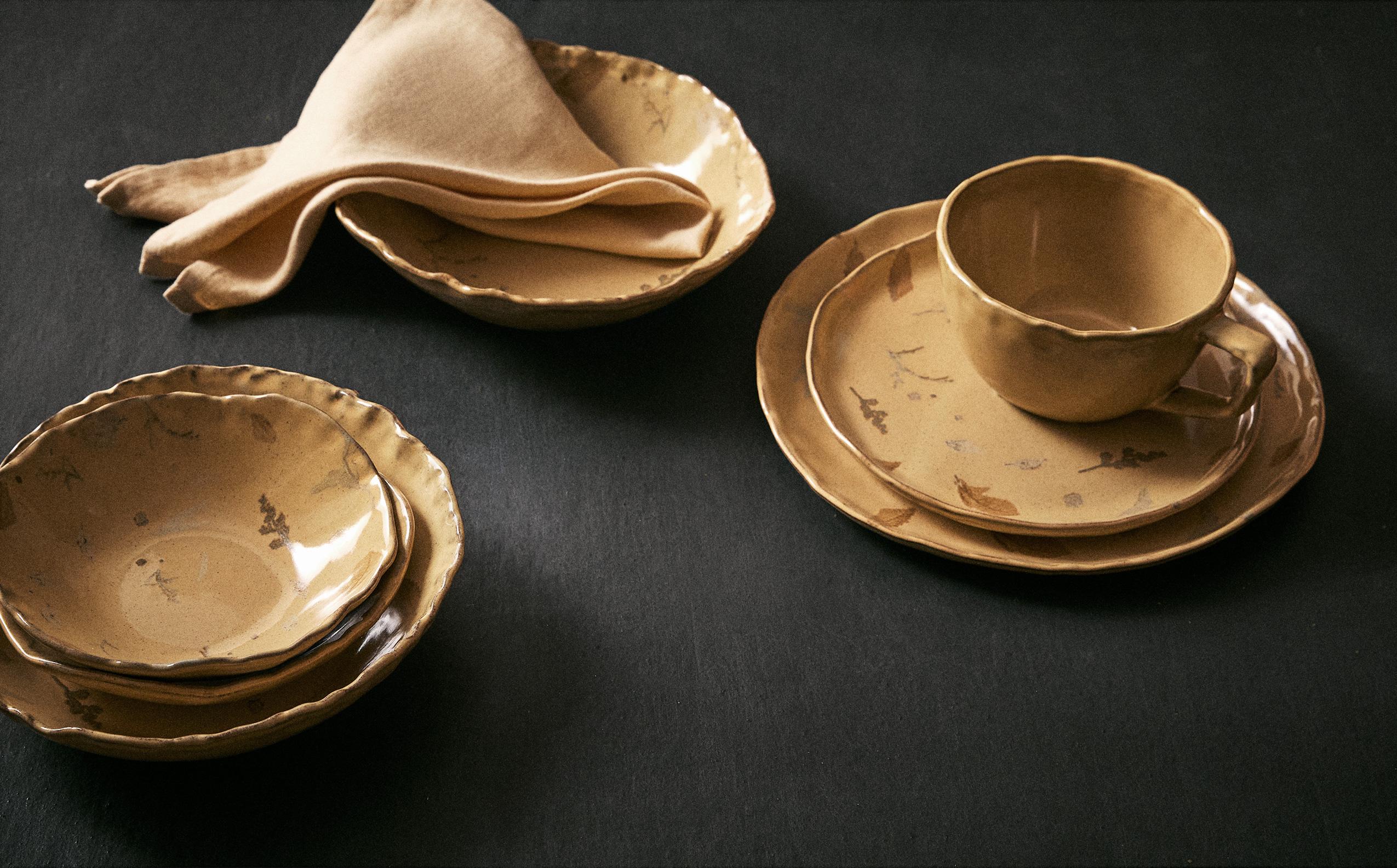 LEAF PRINT STONEWARE DINNER SET