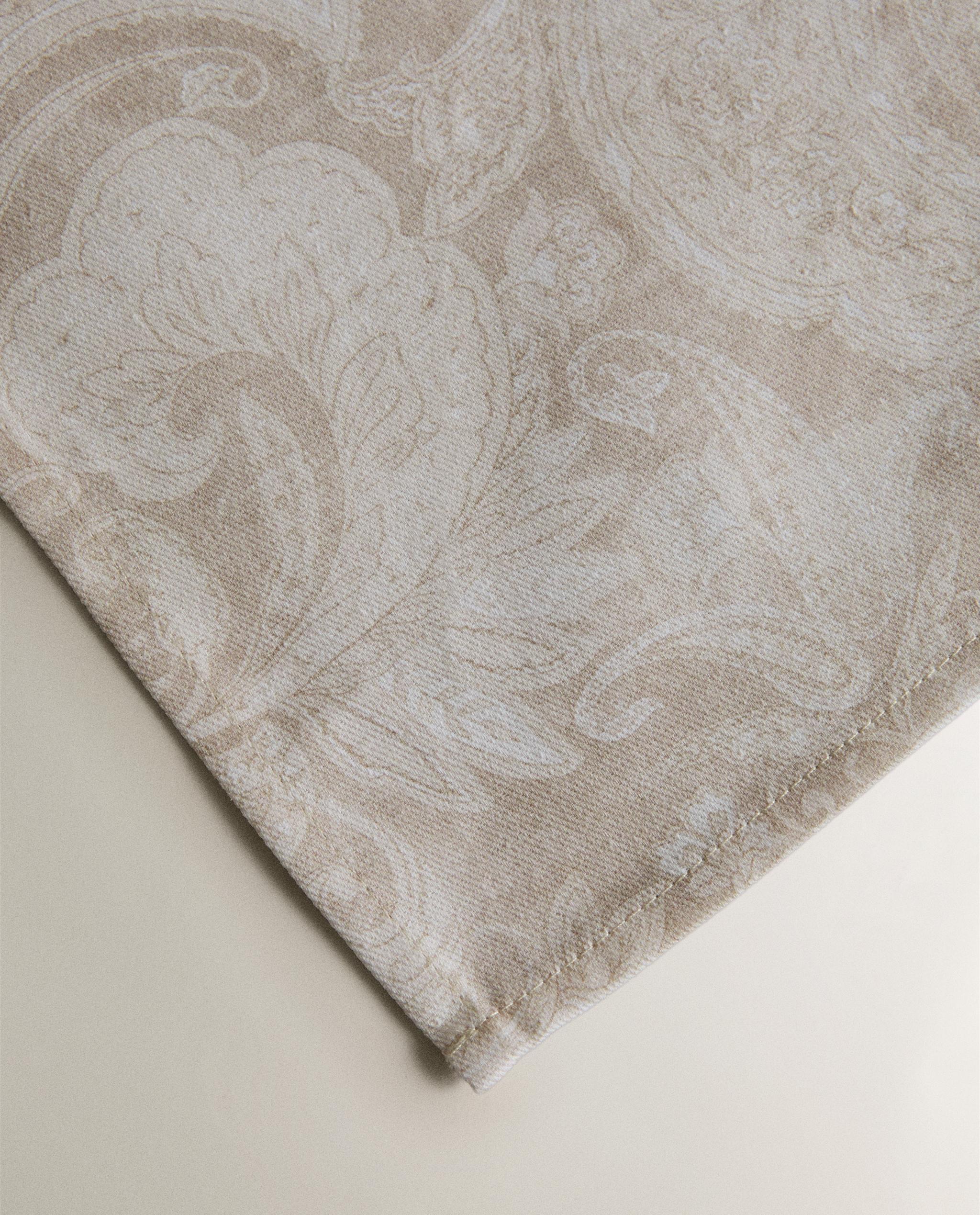 PACK OF PAISLEY PRINT NAPKINS (PACK OF 2) product thumbnail 6