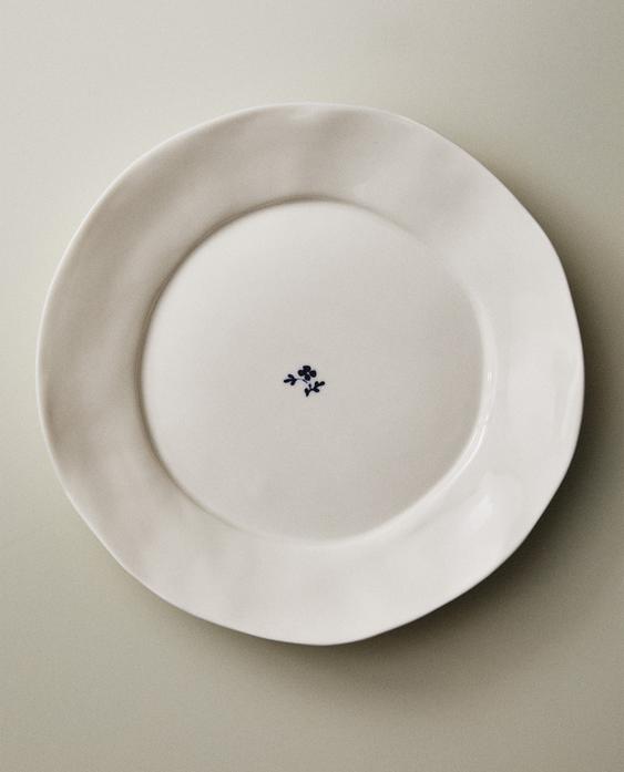 FLORAL PORCELAIN DINNER PLATE FLORAL PORCELAIN DINNER PLATE