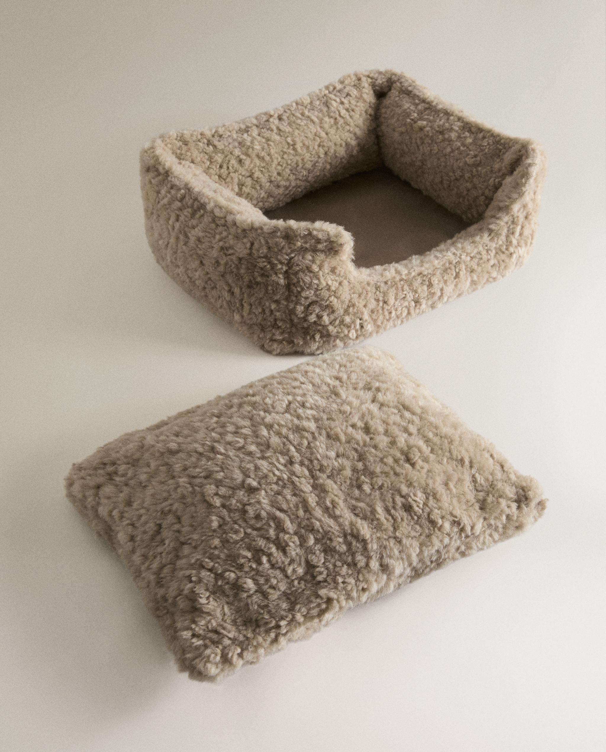 FAUX SHEARLING PET BED product thumbnail 4