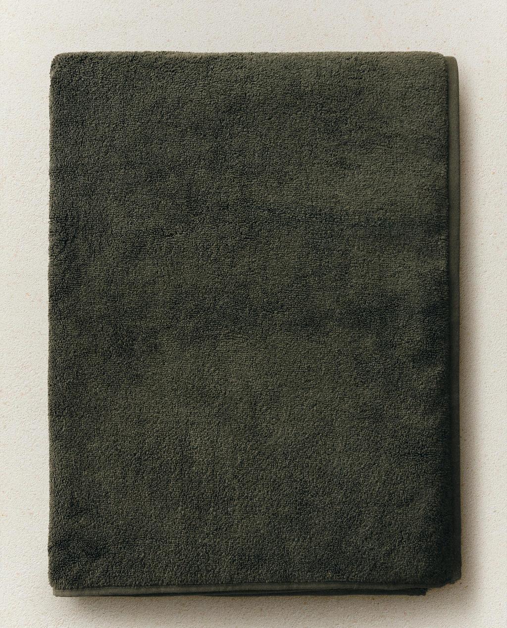 Plain cotton bath towel (800 gsm²)