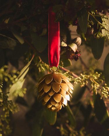 METAL PINE CONE CHRISTMAS TREE DECORATION