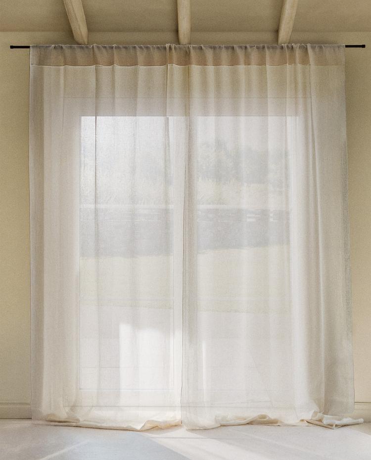 LINA AIZKARI AR AUGSTU GAISMAS CAURLAIDĪBU LINA AIZKARI AR AUGSTU GAISMAS CAURLAIDĪBU