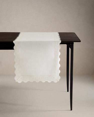 EMBROIDERED BLONDE LACE TABLE RUNNER