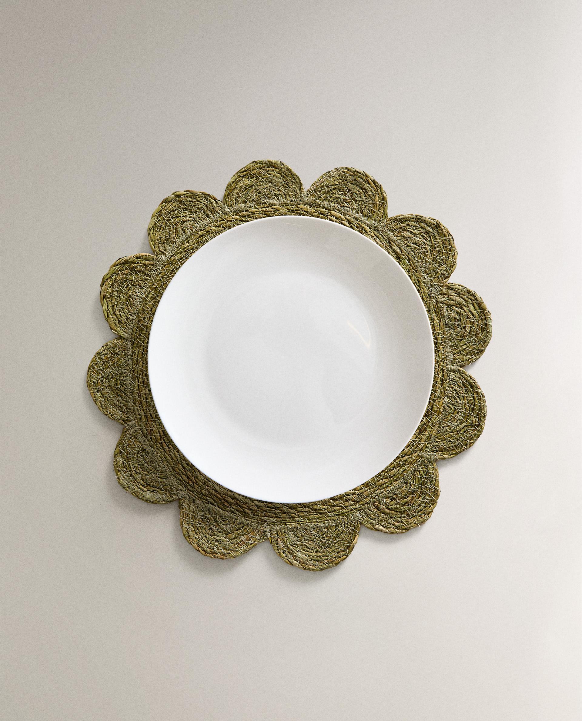 FLOWER RATTAN PLACEMAT product thumbnail 5