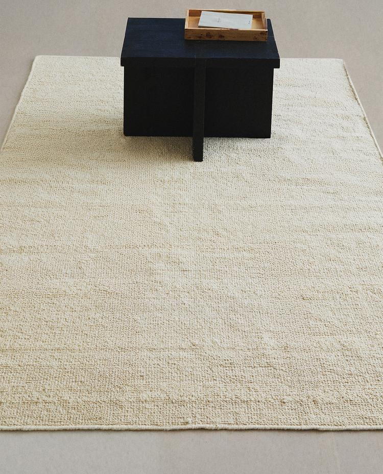 WAVY WOOL RUG