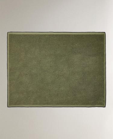 BATH MAT WITH COLOURED TOPSTITCHING