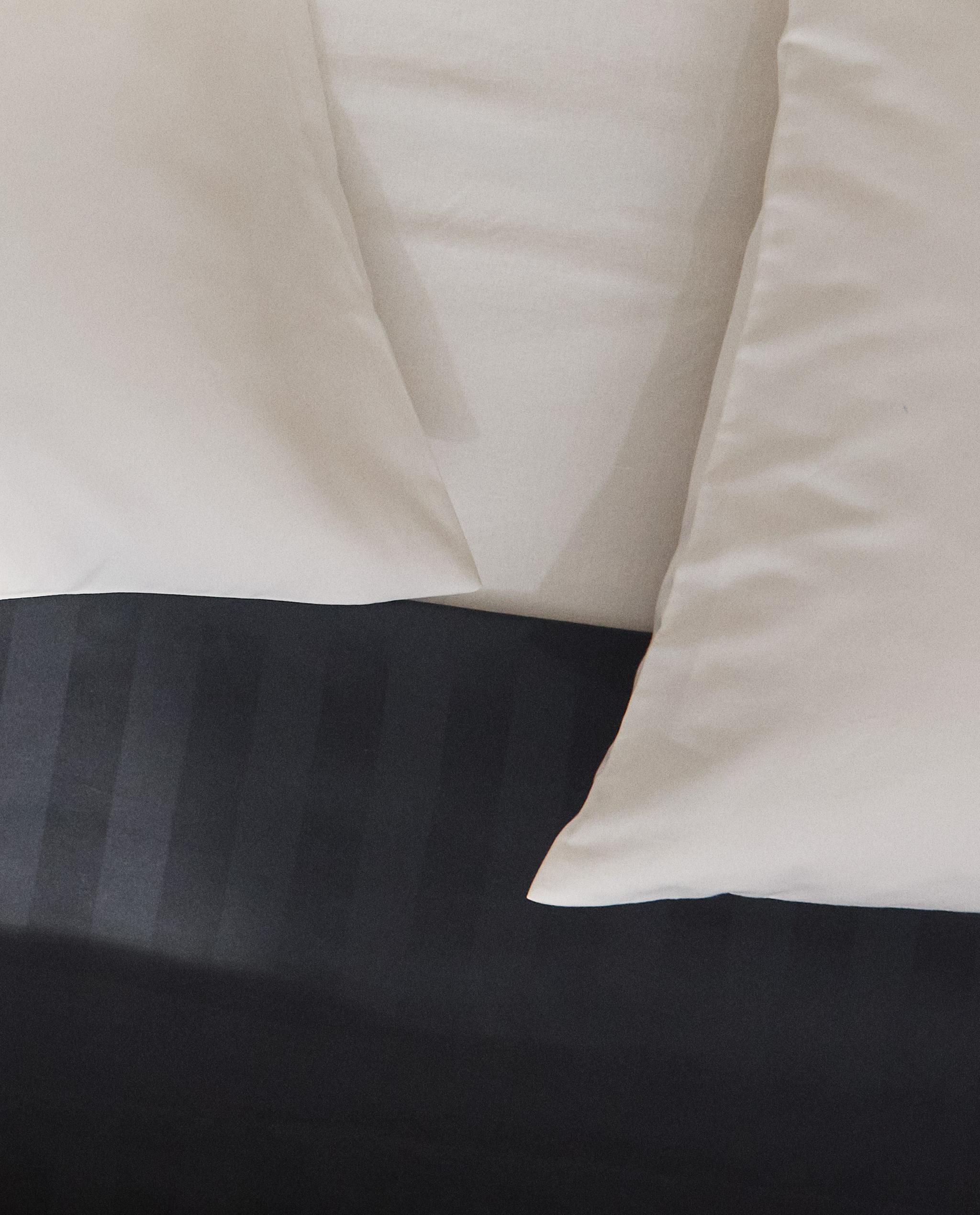STRIPED SATEEN FLAT SHEET (500 THREAD COUNT) product thumbnail 5