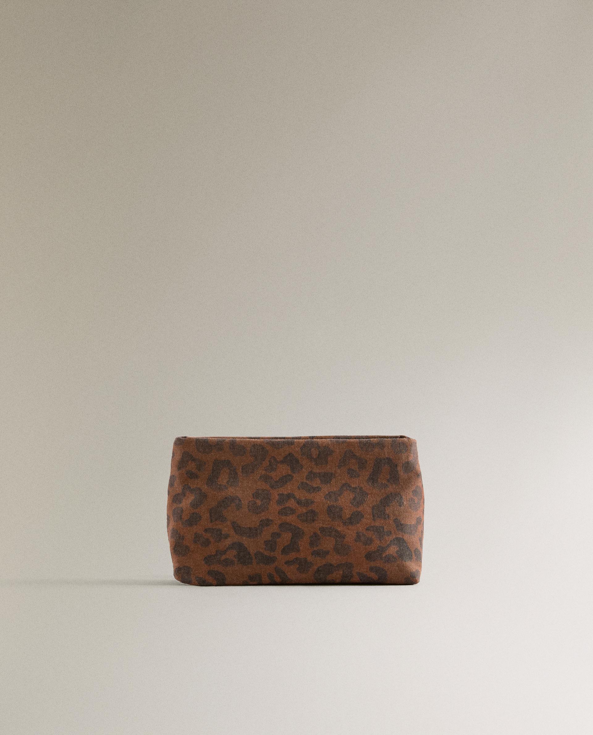 SMALL ANIMAL PRINT TOILETRY BAG