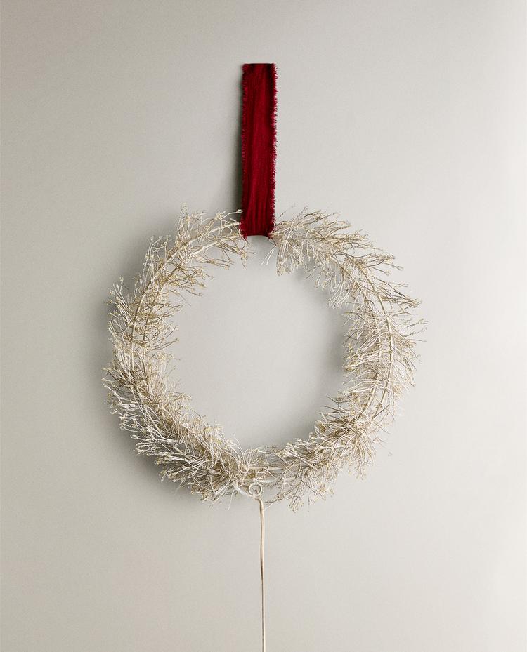 CHRISTMAS WREATH DECORATION WITH BRANCHES AND LIGHTS