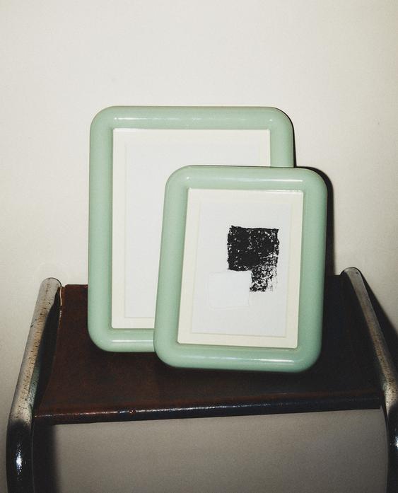 ROUNDED PHOTO FRAME