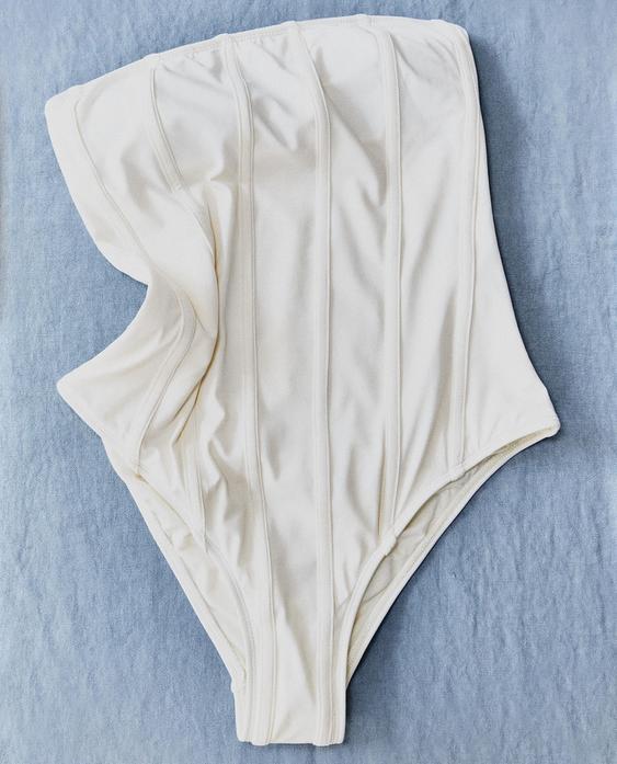 KORSET BADPAK IN KORSETSTIJL KORSET BADPAK IN KORSETSTIJL