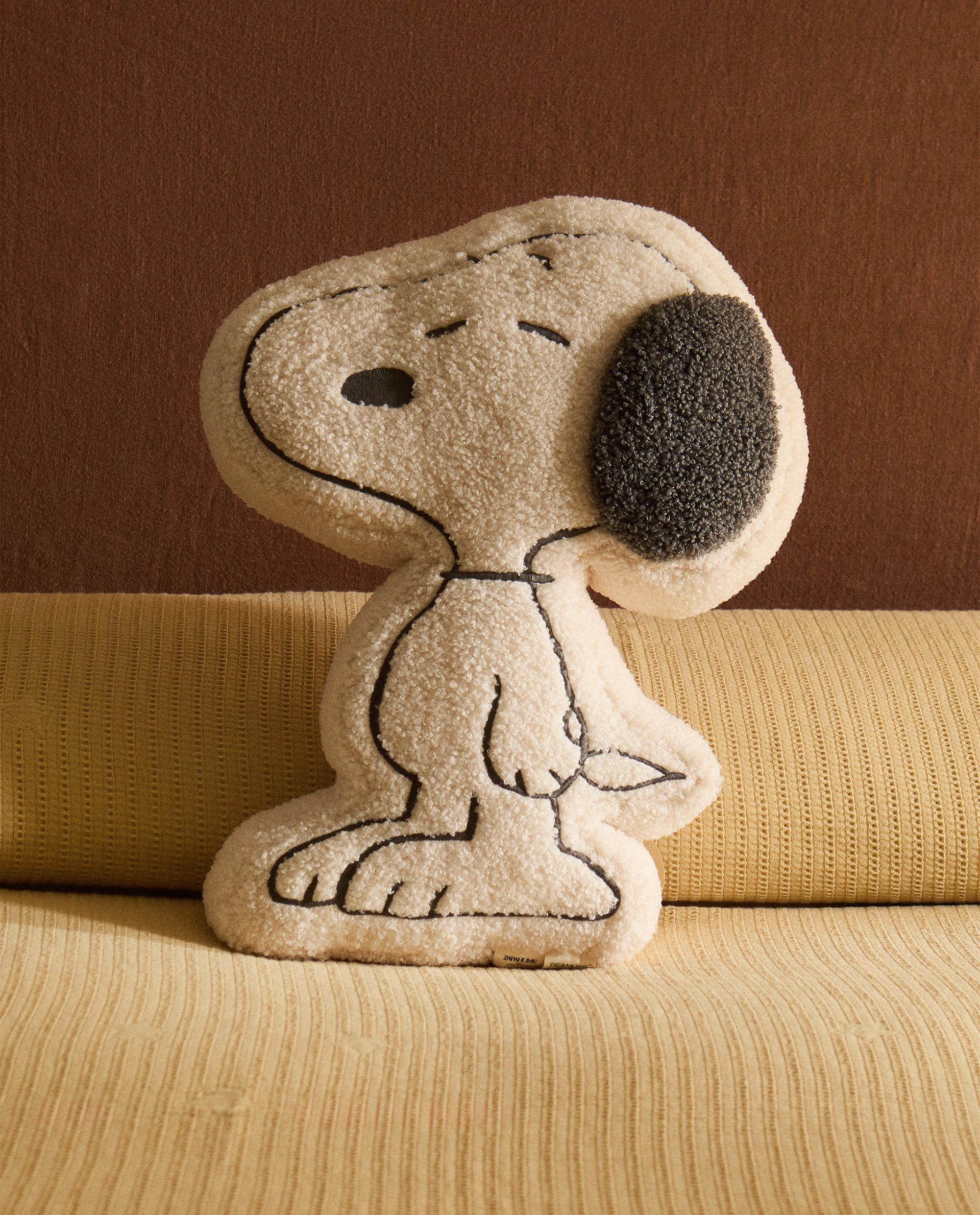 CHILDREN'S PEANUTS™ FAUX SHEARLING CUSHION