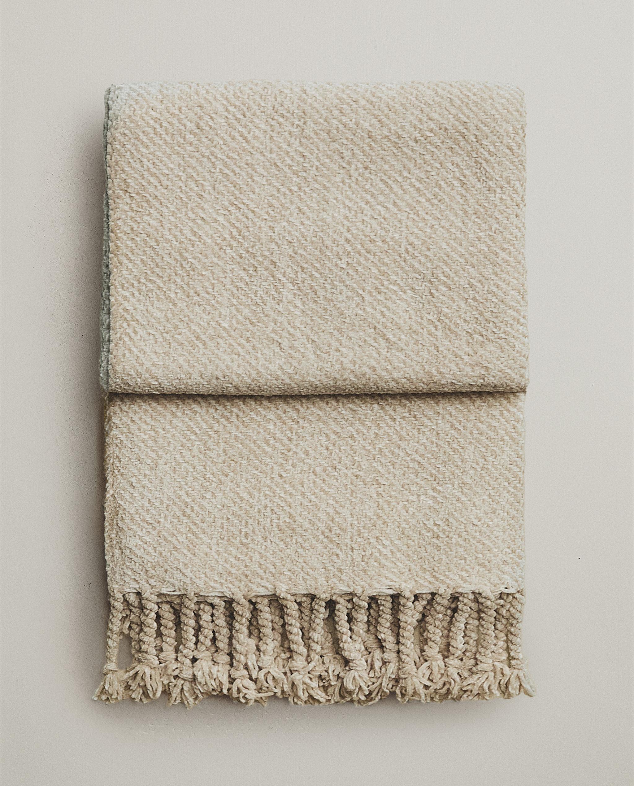 FRINGED DECORATIVE THROW product thumbnail 7