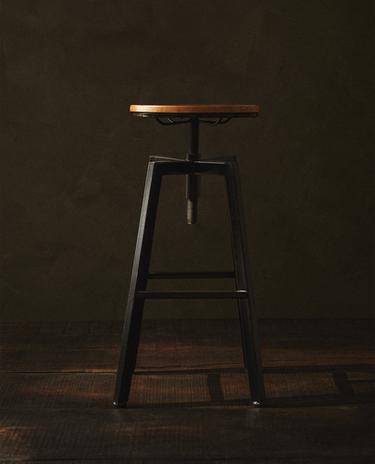 WOOD AND METAL SWIVEL BAR STOOL