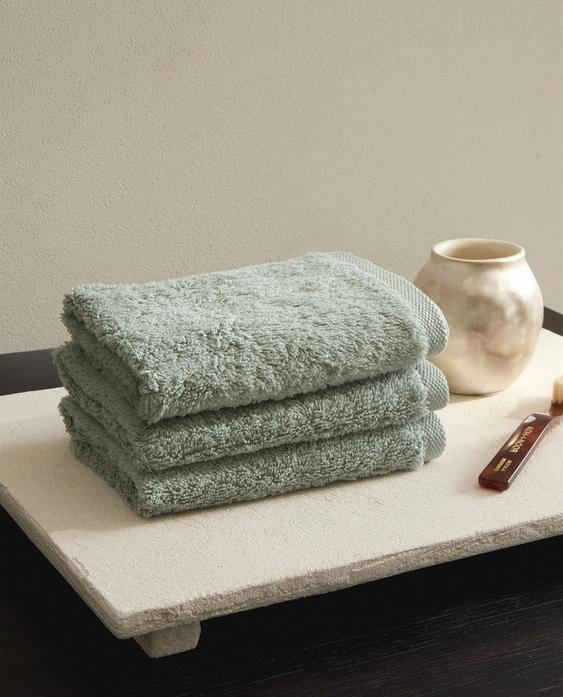 طقم مناشف يد من القطن عالي الجودة (طقم من 3 قطع) طقم مناشف يد من القطن عالي الجودة (طقم من 3 قطع)