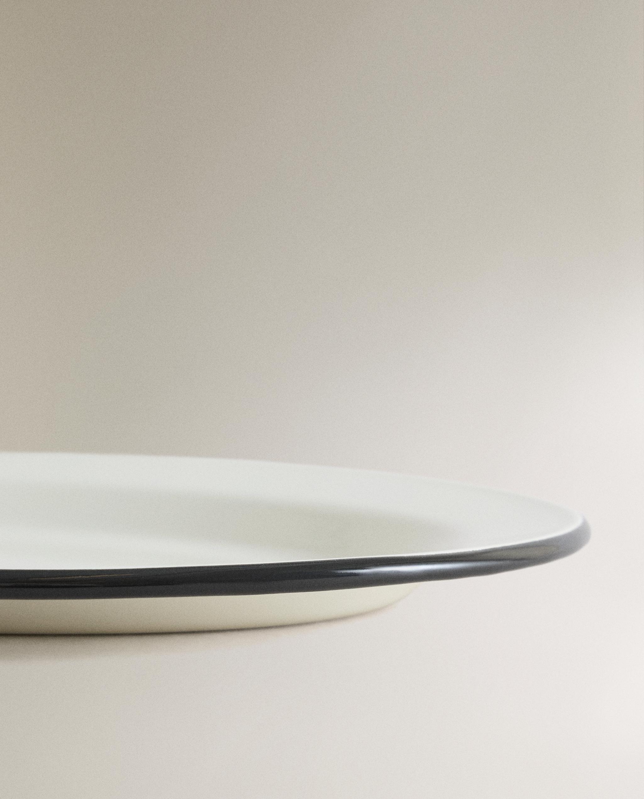 IRON RIM SERVING DISH product thumbnail 3