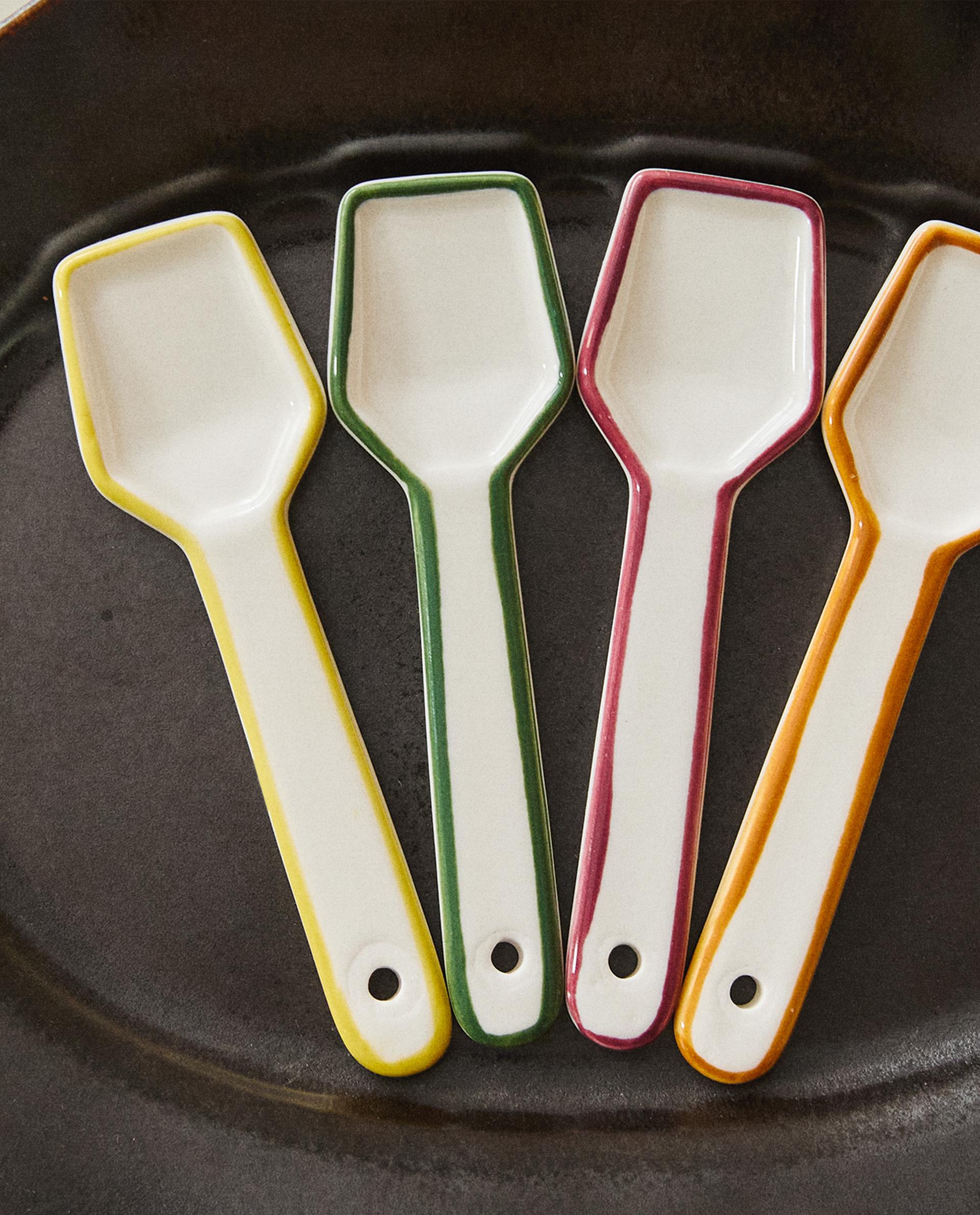LOT PETITES CUILLÈRES À GLACE GRÈS BORD CONTRASTANT (LOT DE 4) | Zara Home France