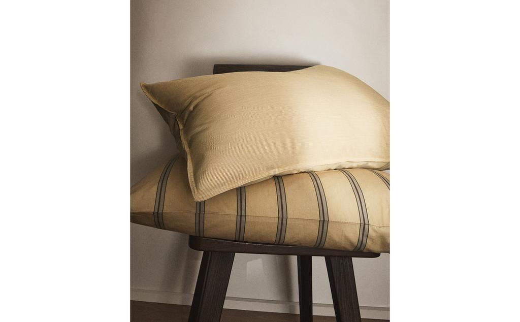 REVERSIBLE STRIPED PILLOWCASE REVERSIBLE STRIPED PILLOWCASE
