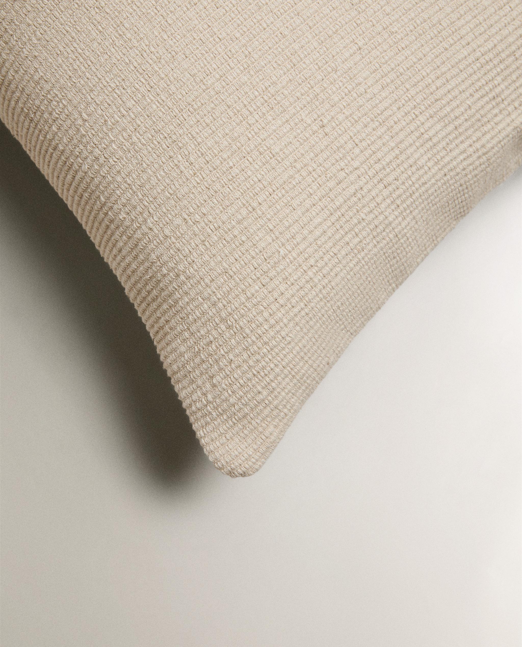 ソファとリビングルームの装飾クッション | Zara Home 日本/Japan