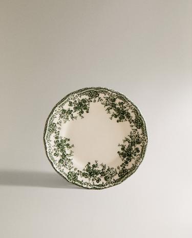 FLACHER BROTTELLER AUS STEINGUT MIT BLUMENMOTIVEN FLACHER BROTTELLER AUS STEINGUT MIT BLUMENMOTIVEN