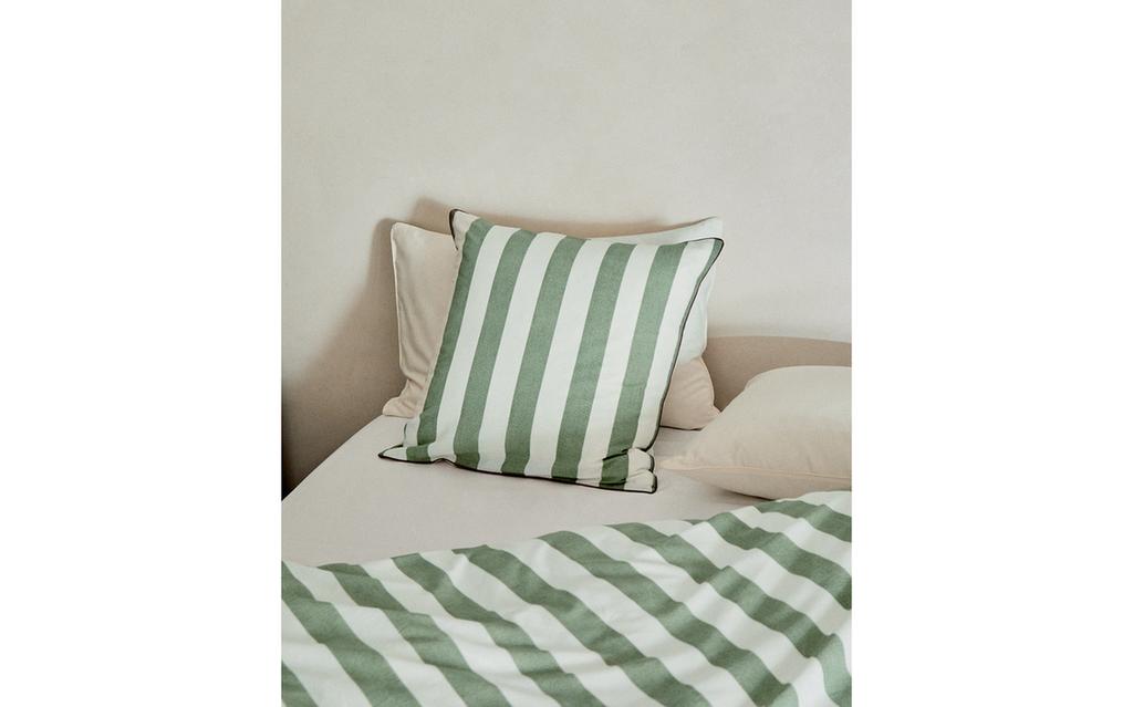 STRIPED FADED COTTON PILLOWCASE STRIPED FADED COTTON PILLOWCASE