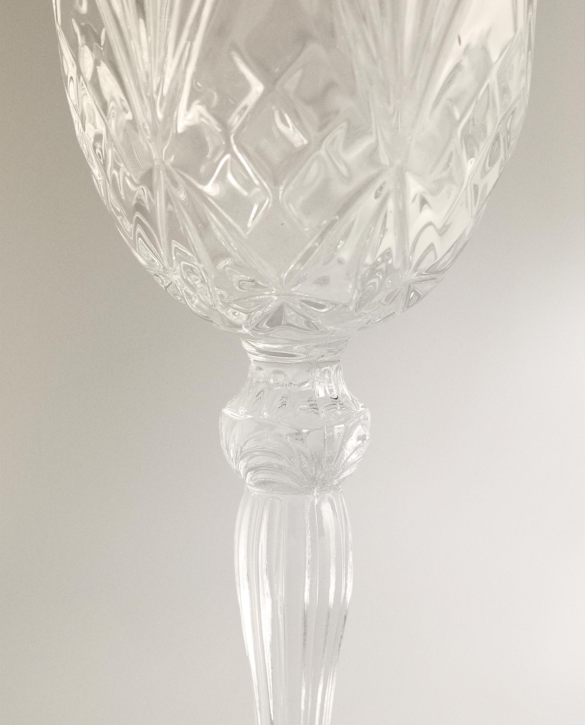 CUT CRYSTALLINE WINE GLASS