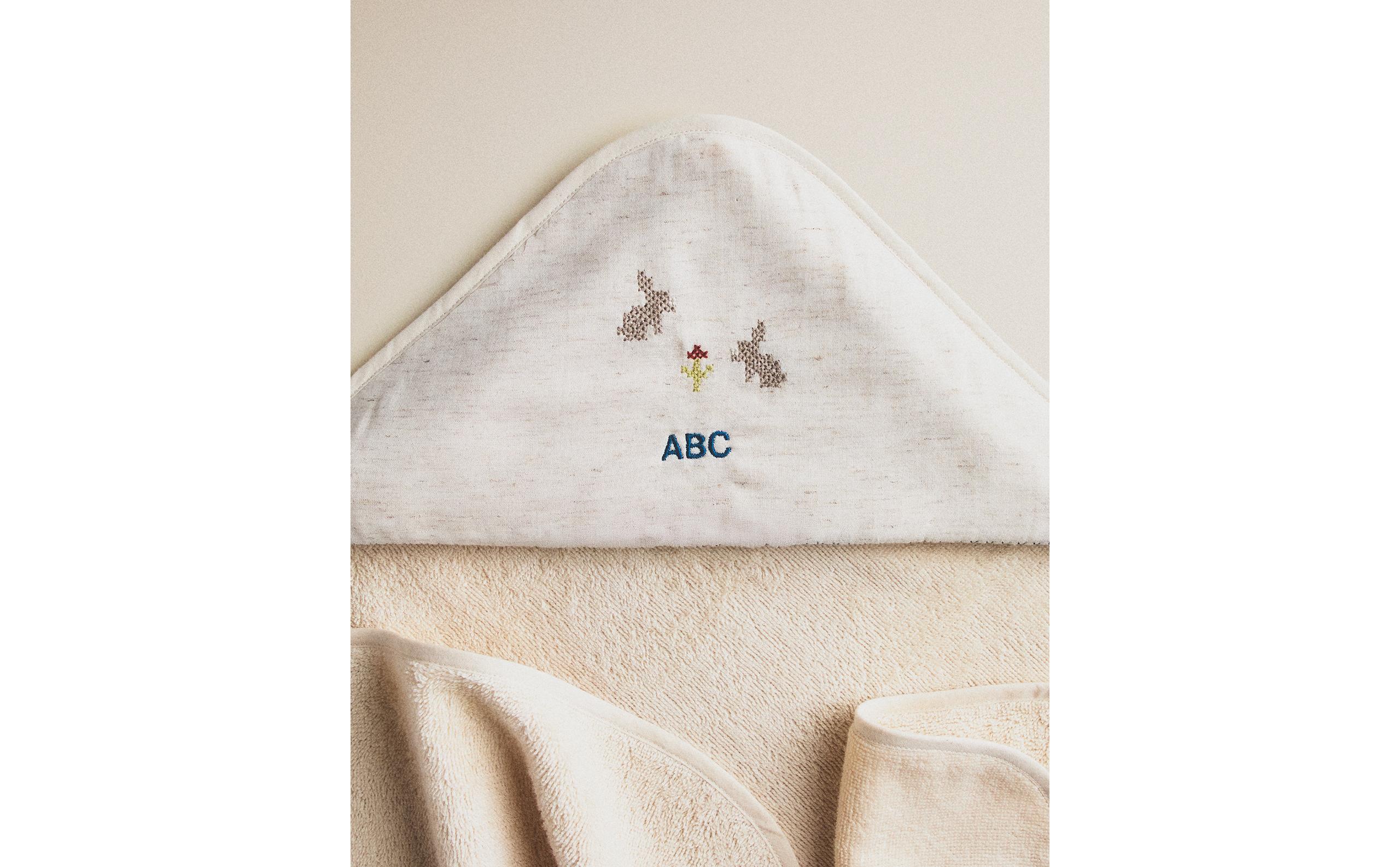 EMBROIDERED HOODED BABY TOWEL product thumbnail 11