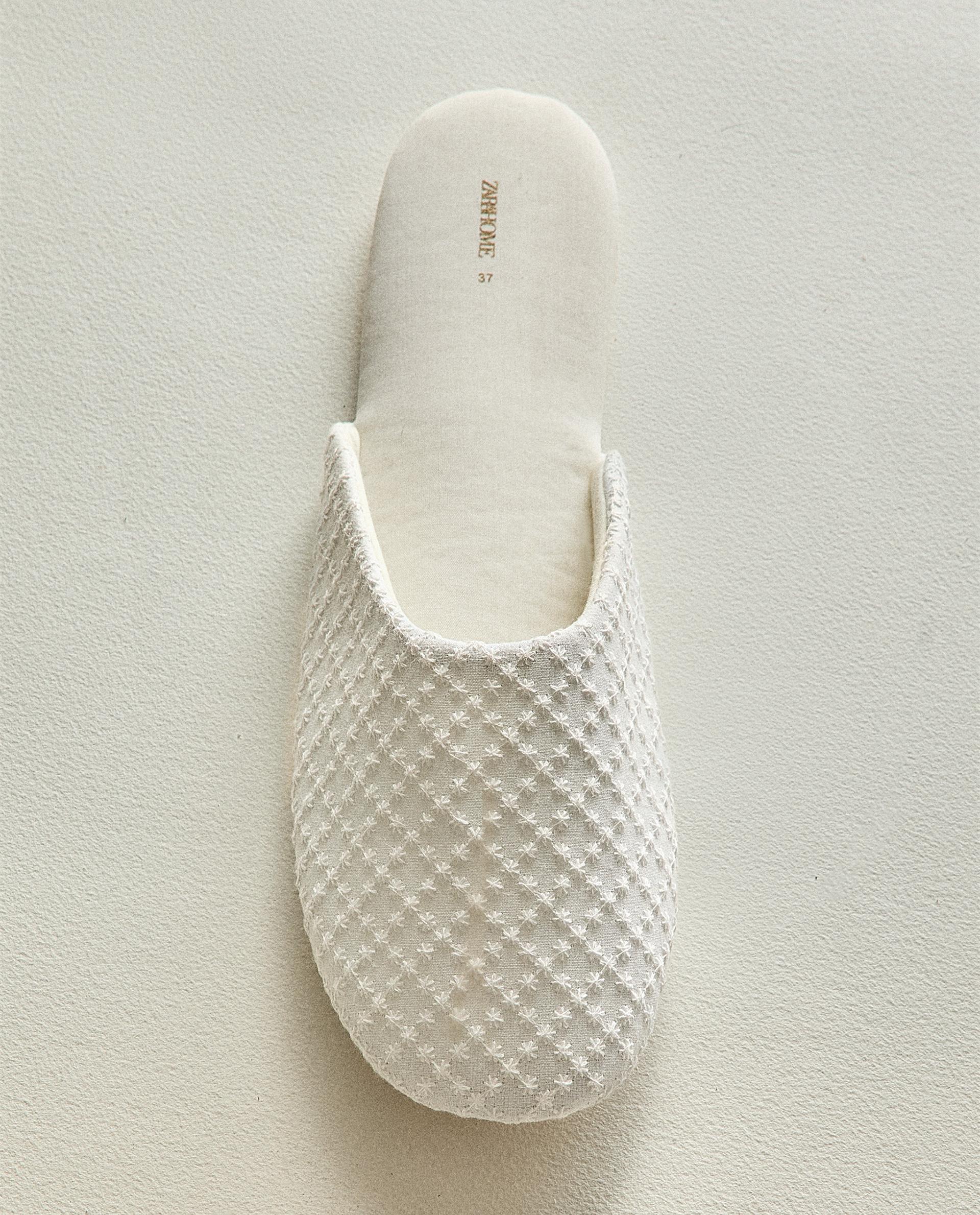 ZAPATILLA TEJIDO PLUMETI DETALLE SATÍN Zara Home México