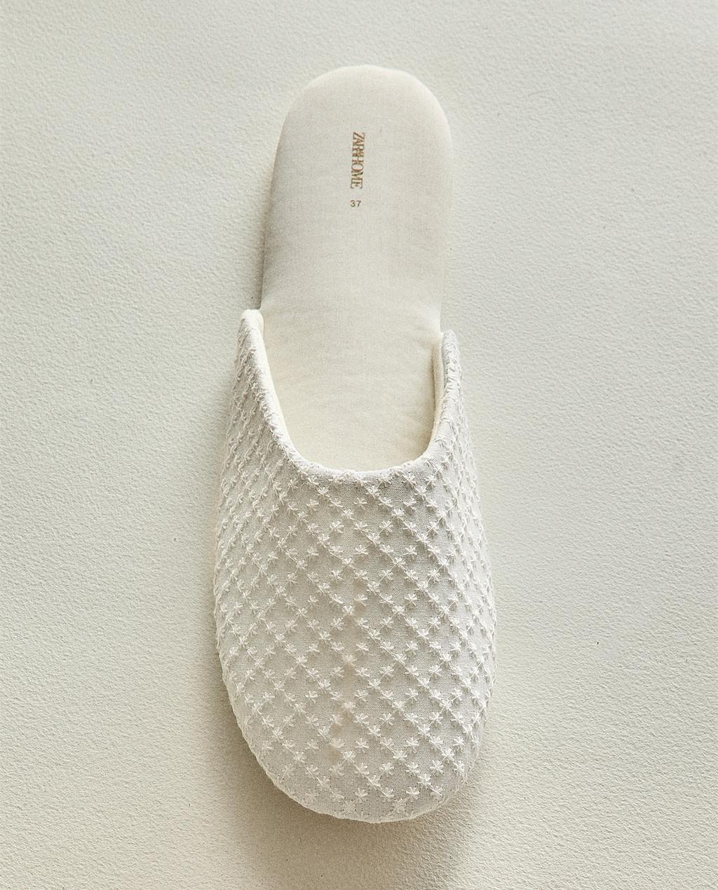 ZAPATILLA TEJIDO PLUMETI DETALLE SATÉN ZAPATILLA TEJIDO PLUMETI DETALLE SATÉN